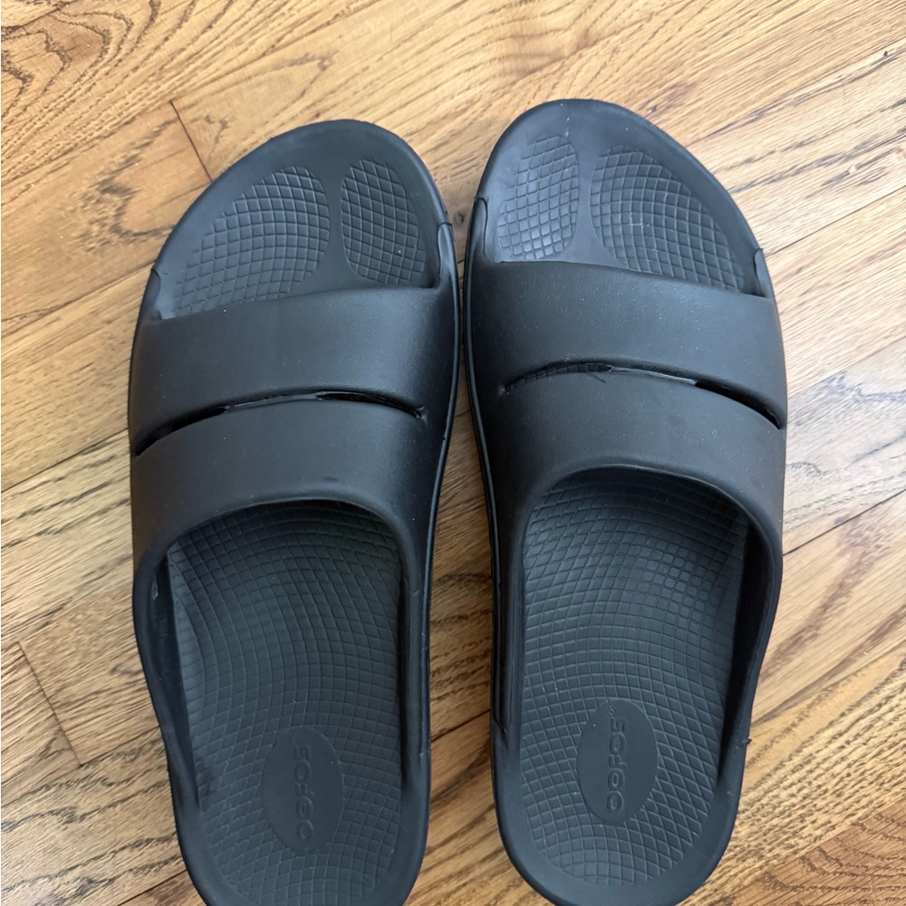 OOFOS Men's or Women’s Black Slide Sandals